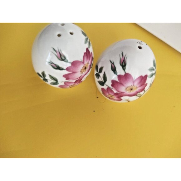Vintage Sanford Bone China Egg Shaped Salt & Pepper shaker set 1960's - Picture 8 of 12